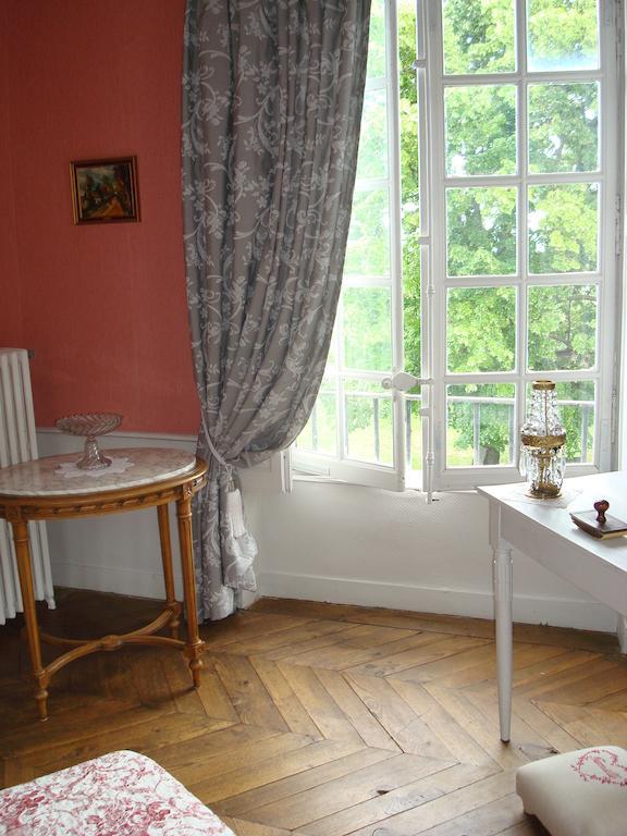 Chateau De Bourrassol Panzió Menetrol Kültér fotó