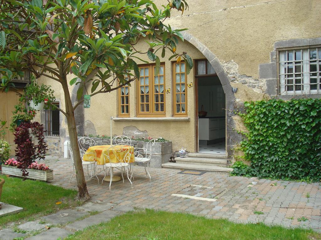 Chateau De Bourrassol Panzió Menetrol Kültér fotó