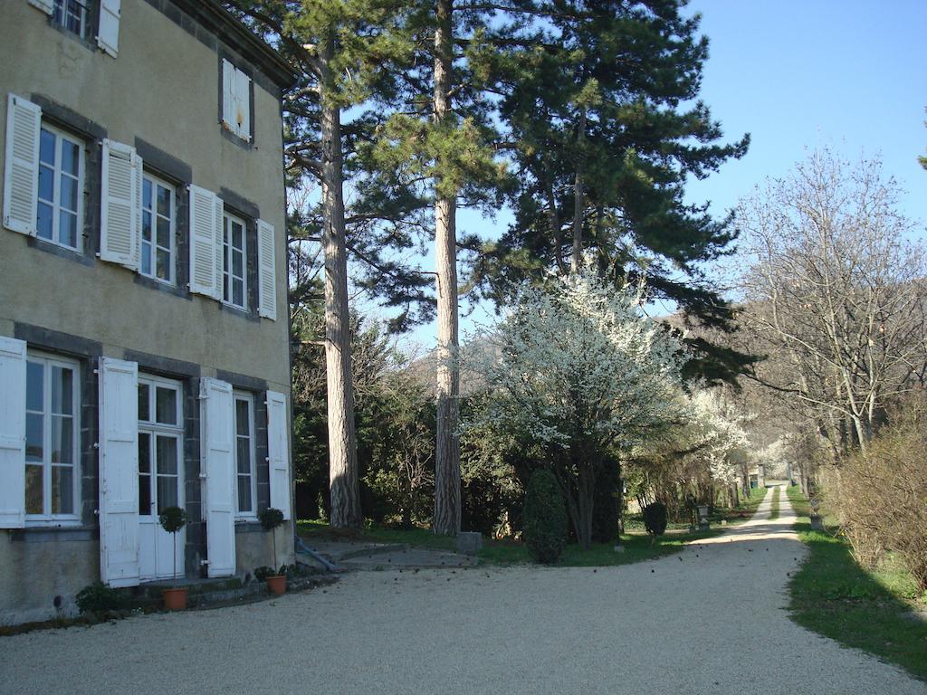 Chateau De Bourrassol Panzió Menetrol Kültér fotó