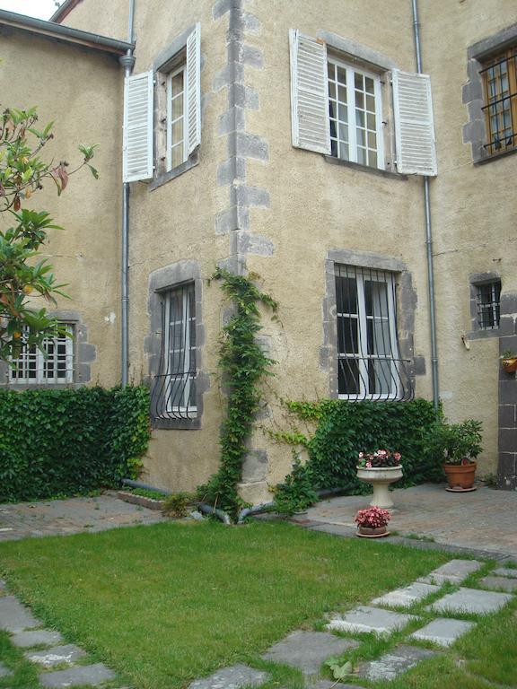 Chateau De Bourrassol Panzió Menetrol Kültér fotó