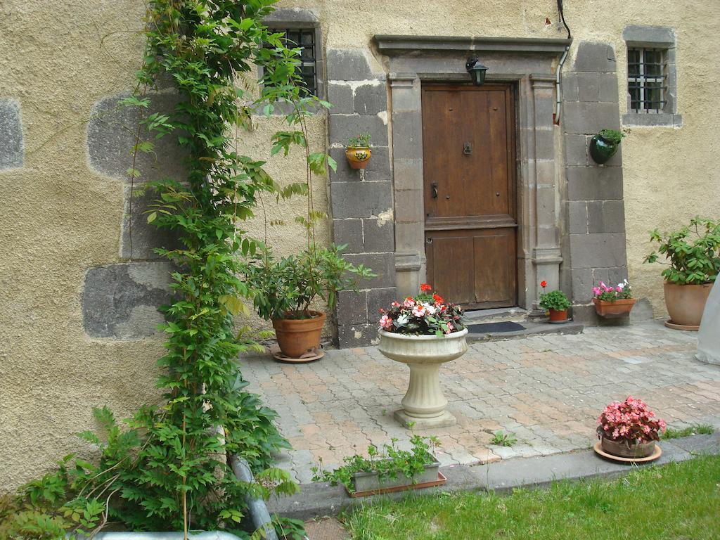 Chateau De Bourrassol Panzió Menetrol Kültér fotó