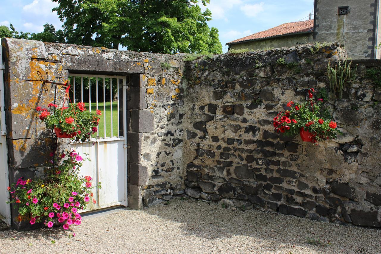 Chateau De Bourrassol Panzió Menetrol Kültér fotó